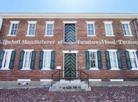 Bischoff Inn - Former 1870 Furniture Factory Now 5 Room Boutique Hotel，位于Tamaqua的酒店