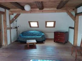 Dachkemenate im Lehmhaus