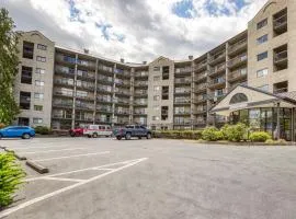 Modern Style, 2 Bed Condo, Pool In Gatlinburg!