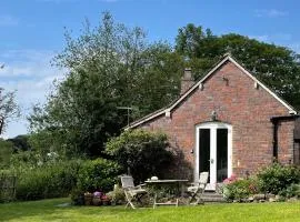 Beautiful Self Contained Garden Room