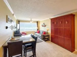 Updated Top Floor Beachfront Suite - Pool and Sauna - Sleeps 4