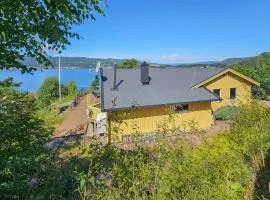 Lovely Home In Klokkarstua