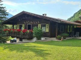 Cabin in Zöblen with swimming pool，位于措布伦的酒店