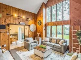 Italy Inspired Lakeview Chalet with Hot Tub