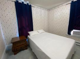 Amazing 5 Bedrooms Deal up to 10 Guests，位于Willmar的酒店