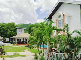 Beachfront Mansion and Seascape Villas Calatagan with Outdoor Pool，位于Calatagan的酒店