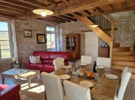 Charmant Gîte en Pierre à Charroux avec Terrasse - FR-1-489-567