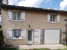 Gîte 110m²: 3 ch, terrasse, jardin, animaux acceptés, wifi, charges incluses, draps fournis - FR-1-496-248