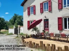 Gîte spacieux avec piscine, animaux acceptés, Wi-Fi et parking privé - FR-1-496-265