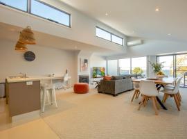 Luxe 3BR Waterfront Townhouse on the Esplanade，位于佩恩斯维尔的酒店