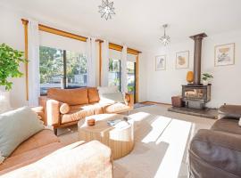 Tasman Breeze - Beachside Escape near Historic Site，位于亚瑟港的酒店