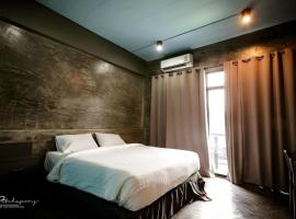 Pornsiri Hotel Sisaket，位于四色菊的酒店