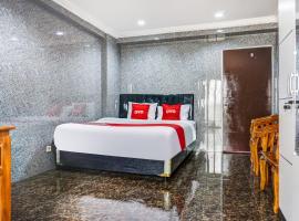 OYO 90949 Apartement Cibubur Village kaisar property Lobby B，位于Pedurenan Dua的酒店