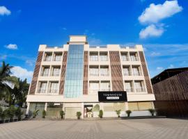 Super Townhouse Vasai Express Highway Formerly Majestic Inn，位于Māndvi的酒店