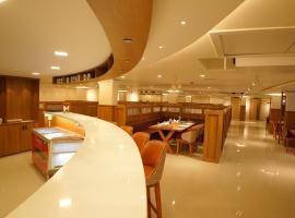 Hotel Grand Courtyard Pala，位于Pala的酒店