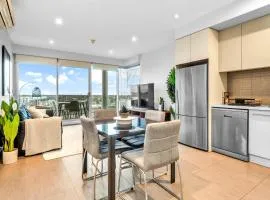 Waterfront Stay with Marina Views and Easy CBD Access