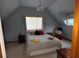 Cosy Colonial Cottage，位于里夫顿的酒店