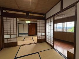 AOI SHIROYAMA 3-minute walk to the old streets of Hida Takayama，位于高山的酒店