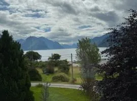 Sunde Fjord view, easy and cheap!