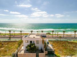 Ashkelon Beachfront Villa，位于亚实基伦的酒店