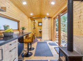 Glamping - Maringotka u Tobíka，位于Oslovice的豪华帐篷营地