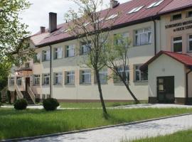 Szkolne Schronisko Młodzieżowe w Hucie Starej，位于Huta Stara的酒店