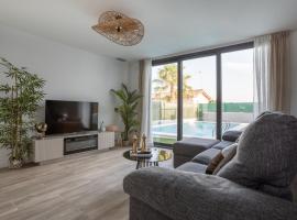 Casa Blanca - Villa con piscina，位于奇瓦的酒店