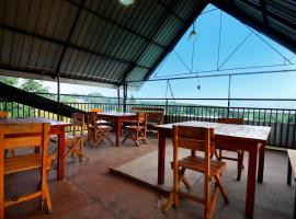 Green View Peak Restaurant，位于加姆波勒的酒店