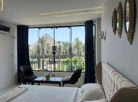 Miracle Pyramids View Hotel，位于Giza的带停车场的酒店