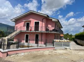 CASA NINA affittacamere，位于卡梅里诺的酒店