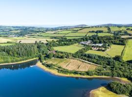 Calvert Devon Lodges，位于Kentisbury的酒店