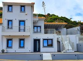 Villa Myrtia Mourteri just steps from the beach，位于穆尔特里的酒店