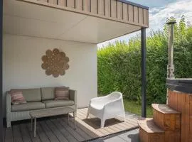 Vrolijk chalet met hottub & omheinde tuin VP094