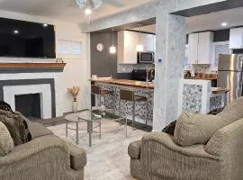 Cozy 3 BR getaway near Downtown