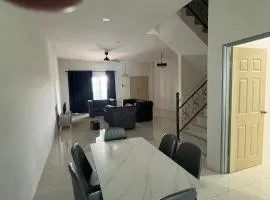 Homestay Behrang Sentral