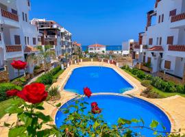 Spacious, Pool & Acces direct to sea，位于拉乌的酒店