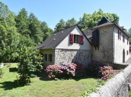 Gite du Pont de Pierre - au Moulin d'Eysus，位于Eysus的酒店