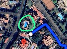 Villa 5 suits with pool and montains view，位于Sraghna的酒店