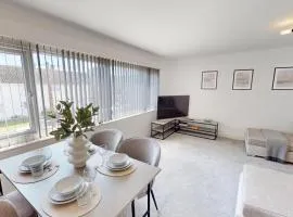 10 Mins to Airport Movie-Ready WM Parking