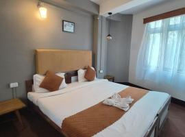 Hotel Sakura Mountain view Near Darjeeling Toy Train Station，位于大吉岭的酒店