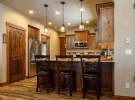 The Knotty Pine Cabin