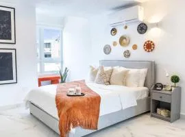 3 Bed 2 Bath A 8 Family House w Private Pool Dorado del Mar