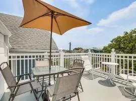 Stroll to Ocean Grove Boardwalk and Beach Sleek Apt