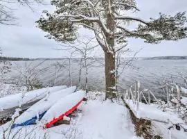 Cozy Waterfront Cottage on Montsweag Bay!