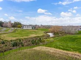 Countryside Retreat with On-site Horse Experiences