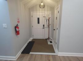 6 bedroom! Pool Table, Gaming Area, Firepit & More，位于乔利埃特的乡村别墅