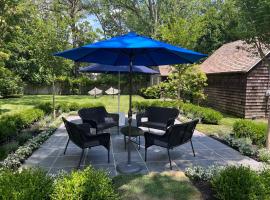 Wainscott Woods Retreat，位于Wainscott的酒店