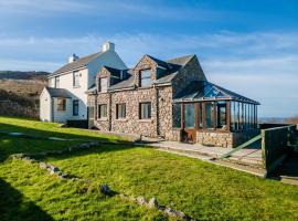 Stormy Castle - 6 Bedroom Sleeps 14 - Llangennith，位于兰根尼斯的酒店
