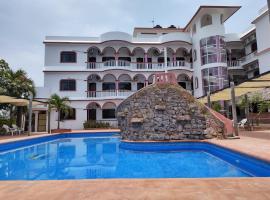 Hotel Real del Quijote a sólo 50 metros de la playa，位于特科卢特拉的酒店