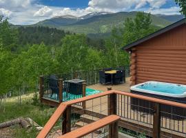 Mtn-View Haven with Hot Tub 9 Mi to Dtwn Bailey，位于Bailey的酒店